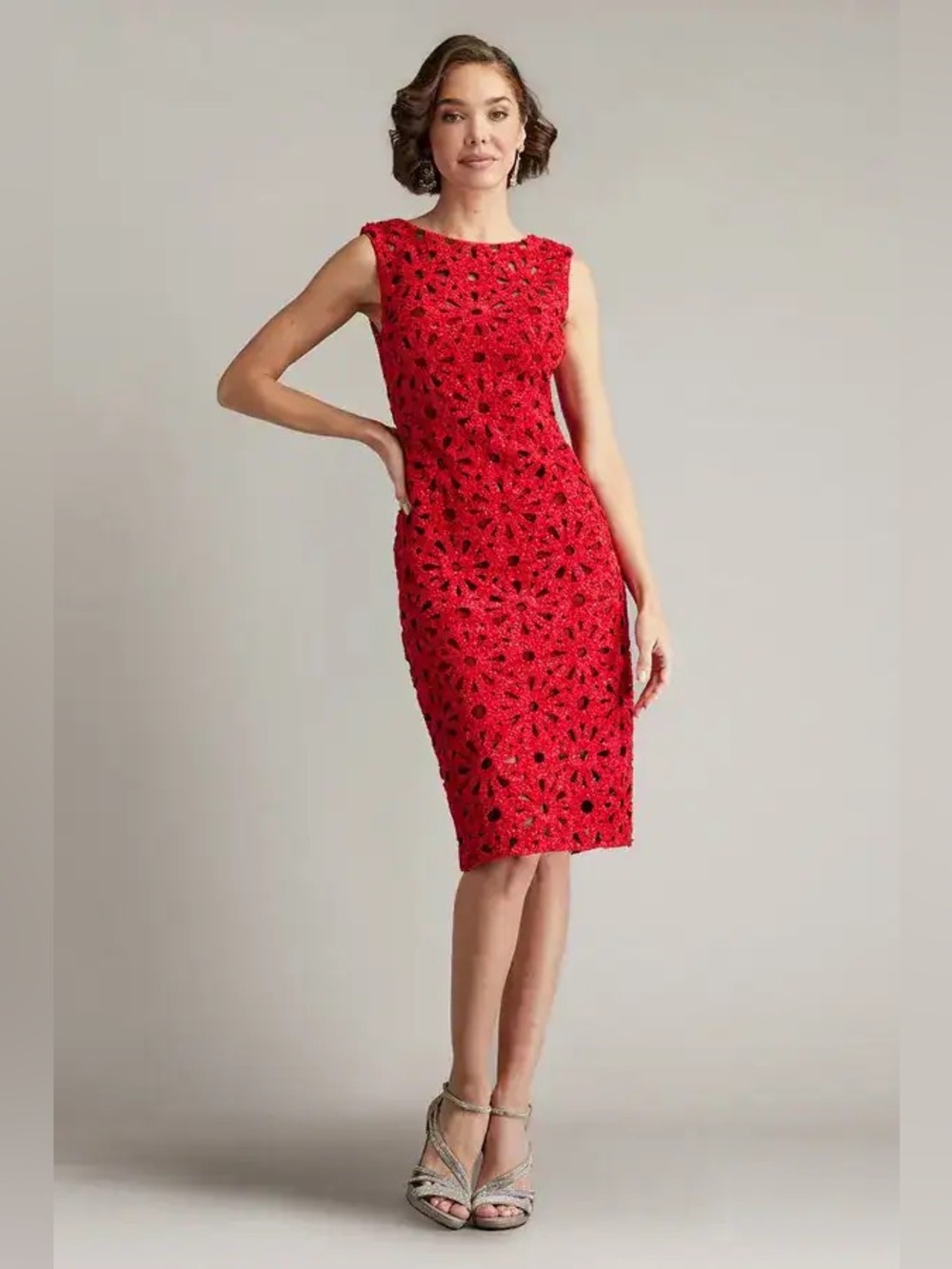 $378 NWT Tadashi Shoji Reva Red Embroidered Bateau Chenille Shift Dress Size 4
